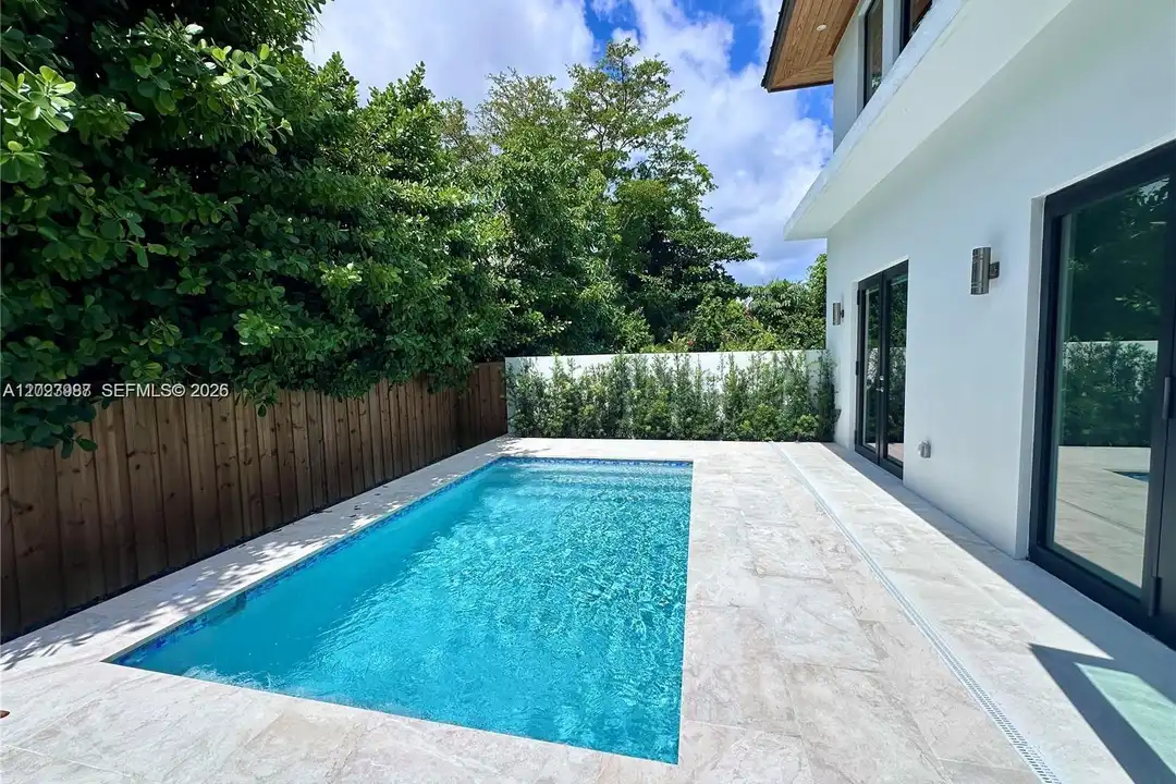 8410 SW 65th Ave - View 3
