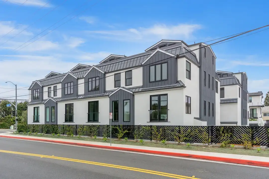 20462 Santa Ana Ave - View 2