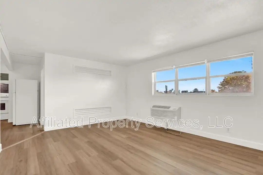 2701 Avenue E unit 15 - More