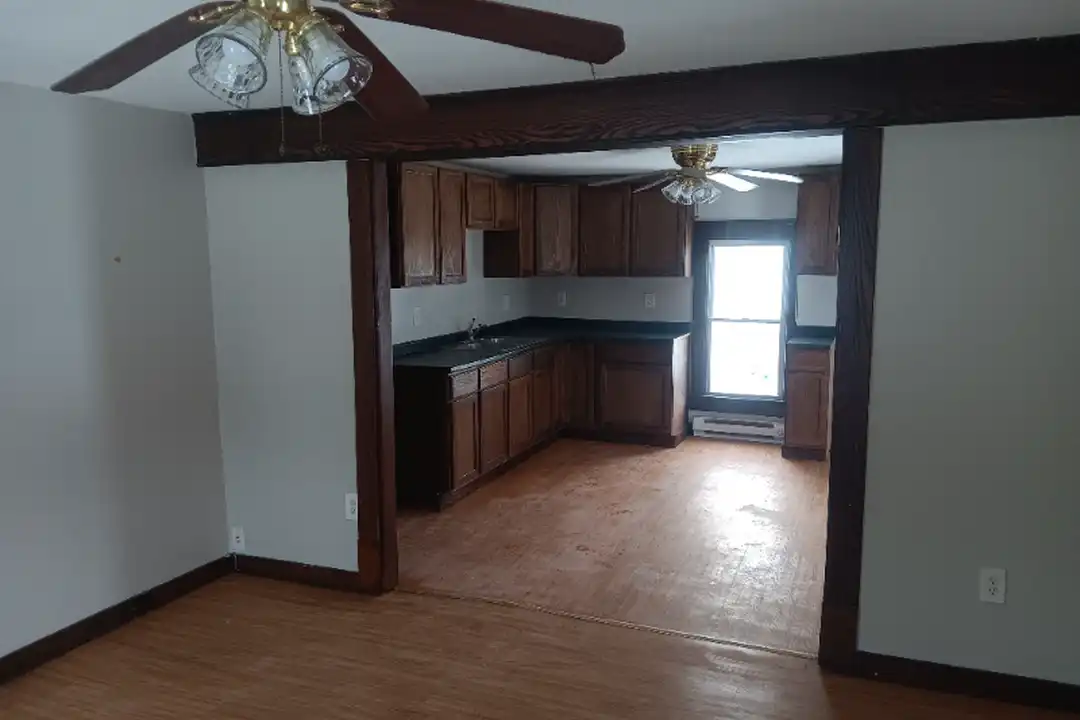 4489 Sandy Lake Rd unit B upper – photo 1 of 13