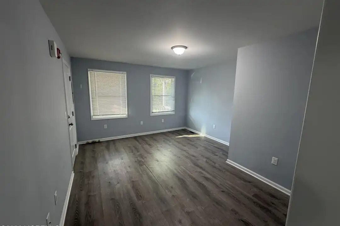 816 King Georges Rd unit 2 - More