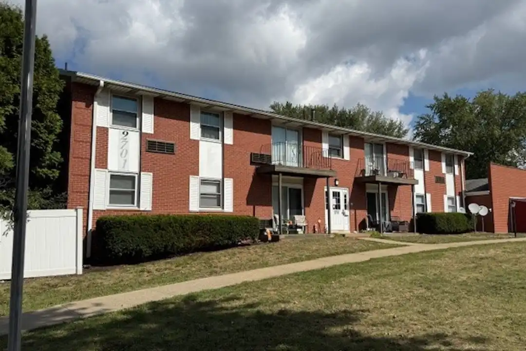 2701 38th St NW unit 2703 Apt D – photo 1