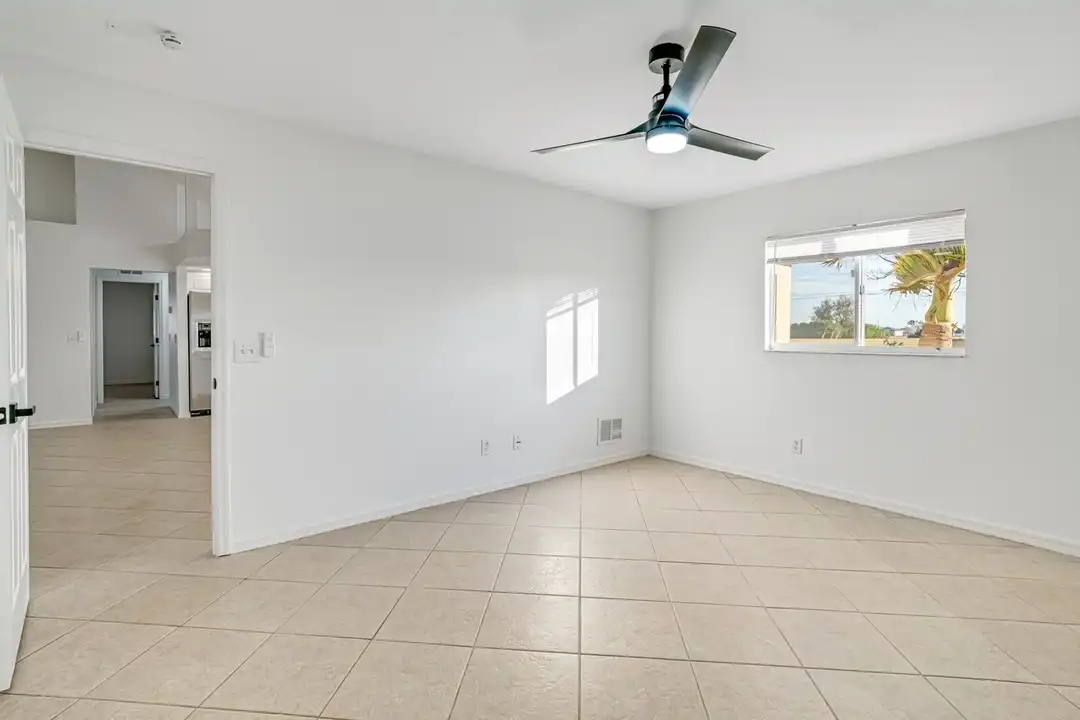 520 NW 23rd Terrace - View 5
