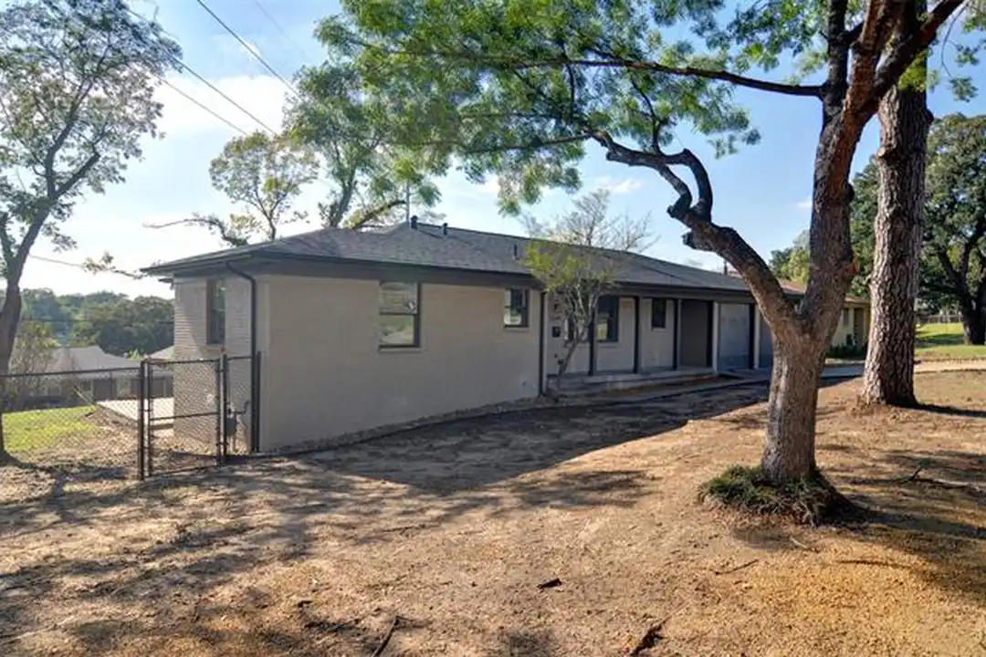 House in Fort Worth - View 3