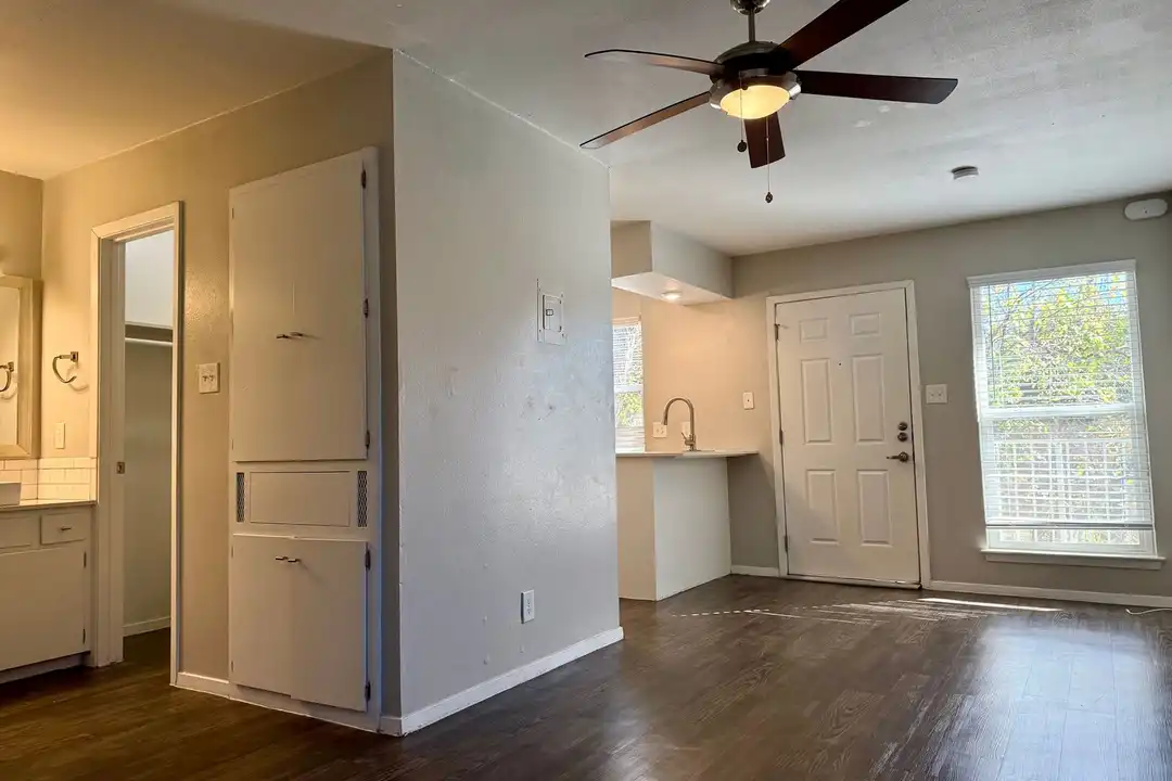4503 Speedway unit 106 - View 4