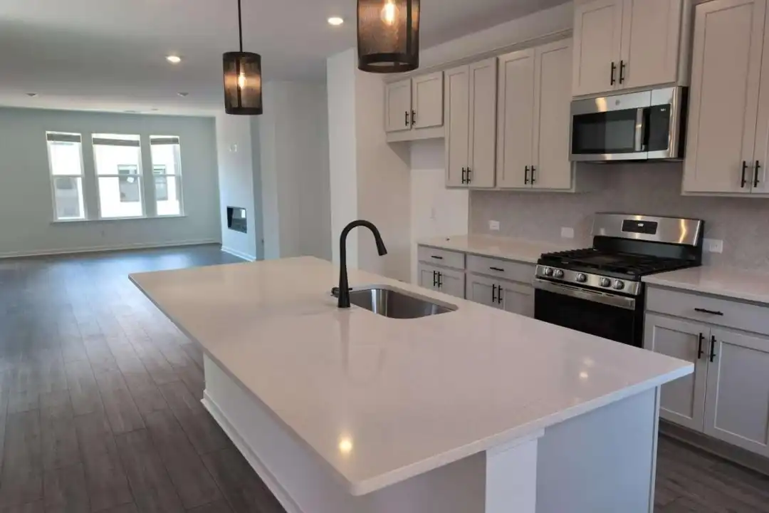 100 Holt Ln - View 4