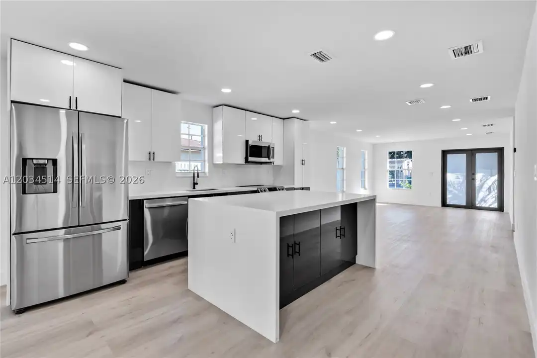 407 NW 45th St - View 4
