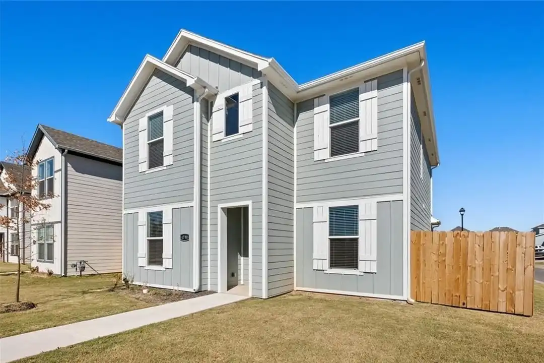 4790 W Planetree St – photo 1