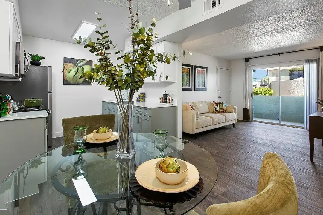 Apartment in Phoenix, Maryvale - View 5