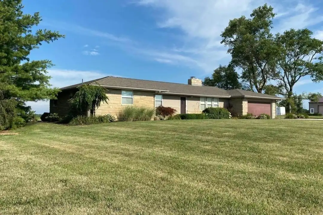 17401 N County Rd 550 E – photo 1 of 25