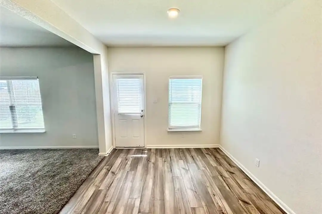 752 Saratoga Dr - View 3