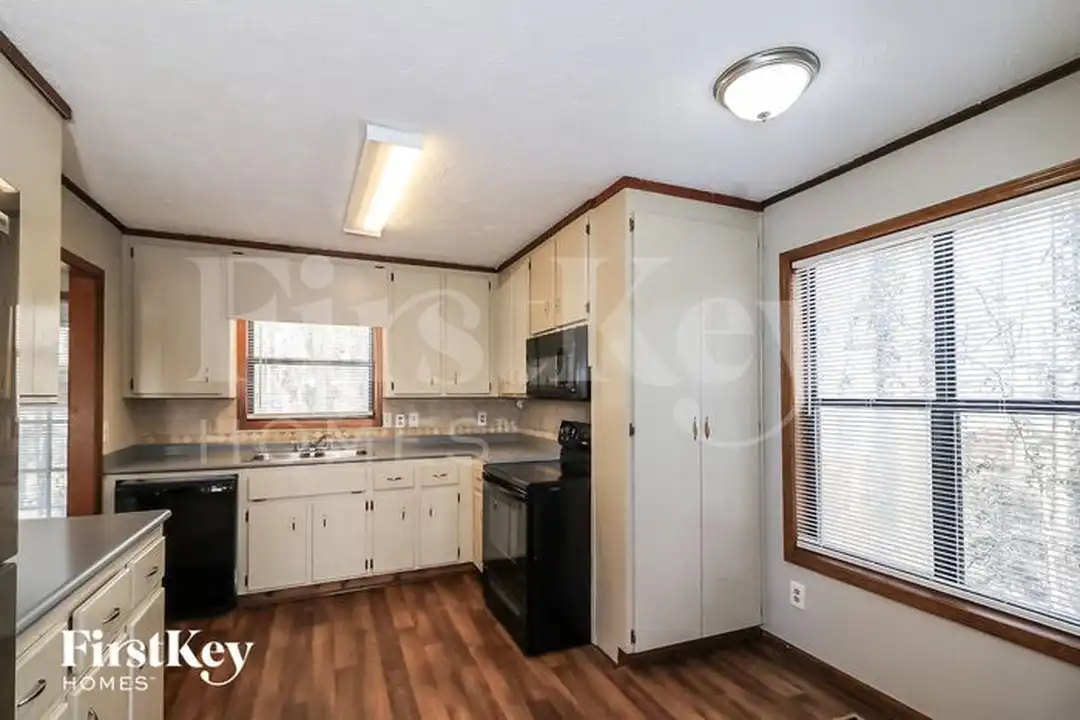 213 Park Ave - More
