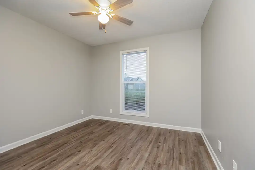 427 Sandburg Dr - More