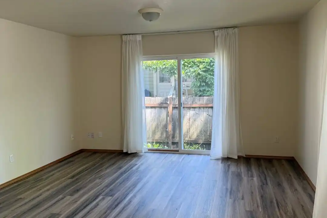 Apartment in Portland, Portsmouth - View 3