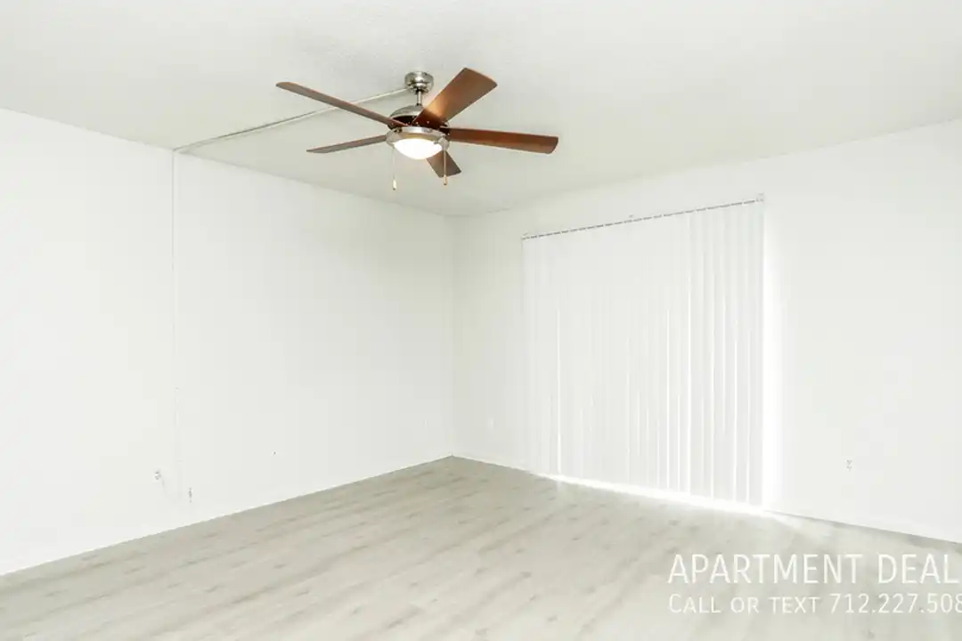 706 Hickory Dr - View 5