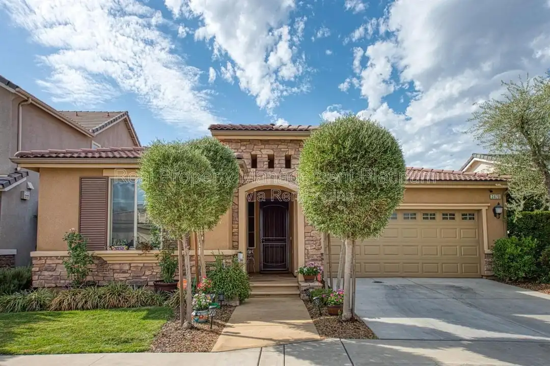 3470 Buckingham Ave - View 2