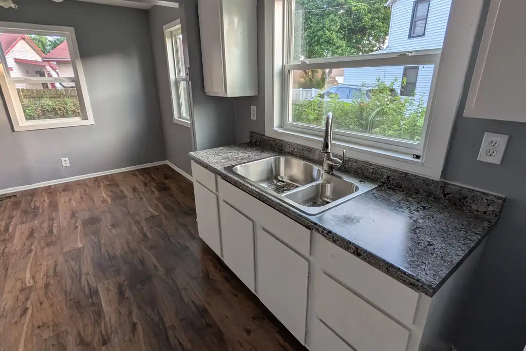 1011 NE Seward Ave - View 6