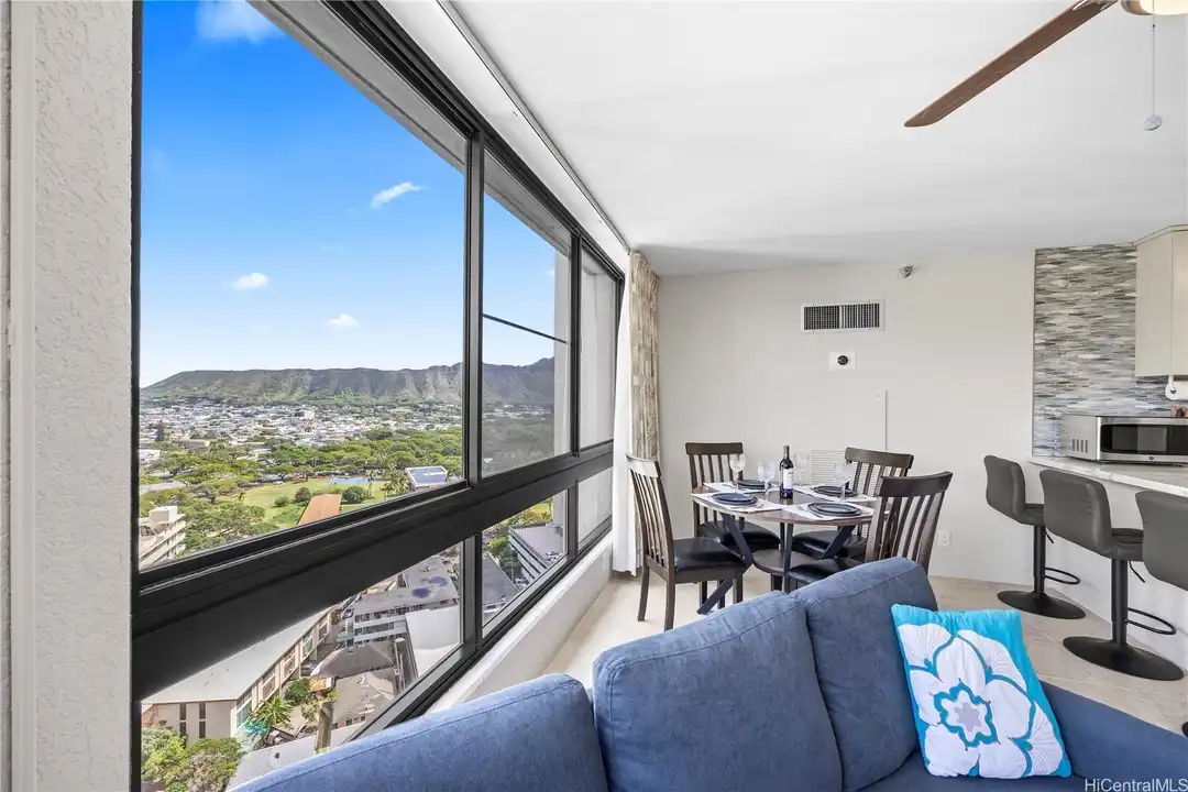 Apartment in Honolulu - More
