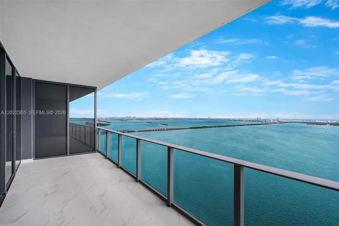 Apartment in Miami - View 5