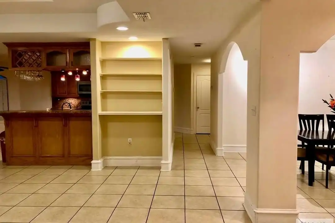 House in Brownsville - View 5