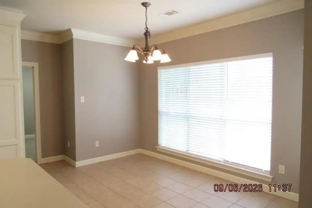 1130 Trillium Dr - More