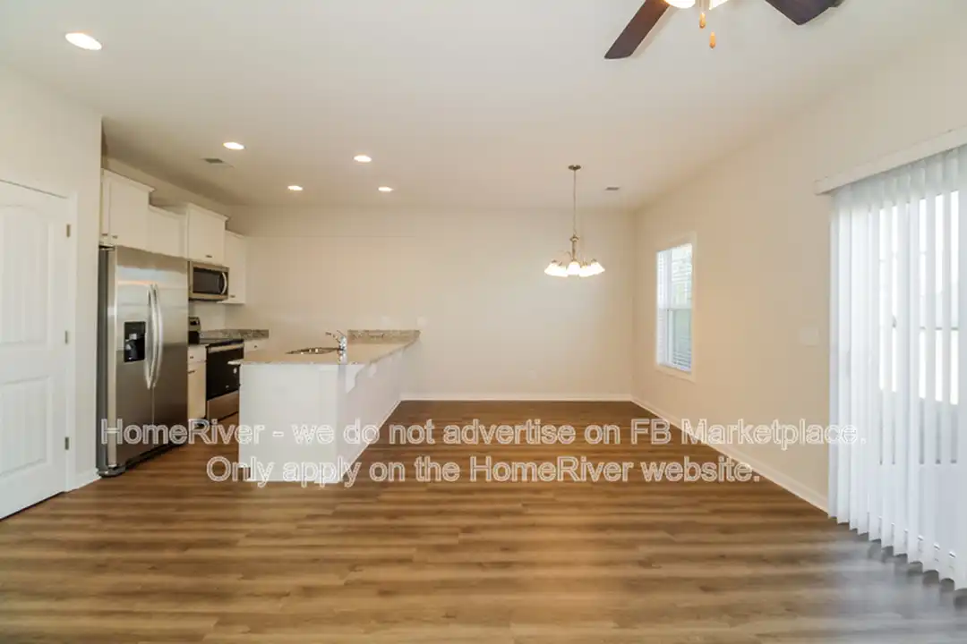 Apartment in Oswego - View 3