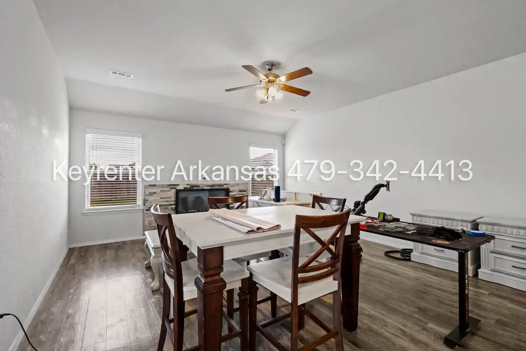 1600 Edinburgh Dr - View 6