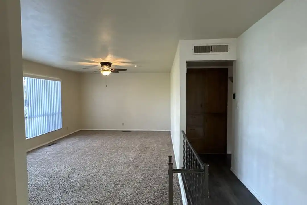 3504 W Cutler Ave - View 4