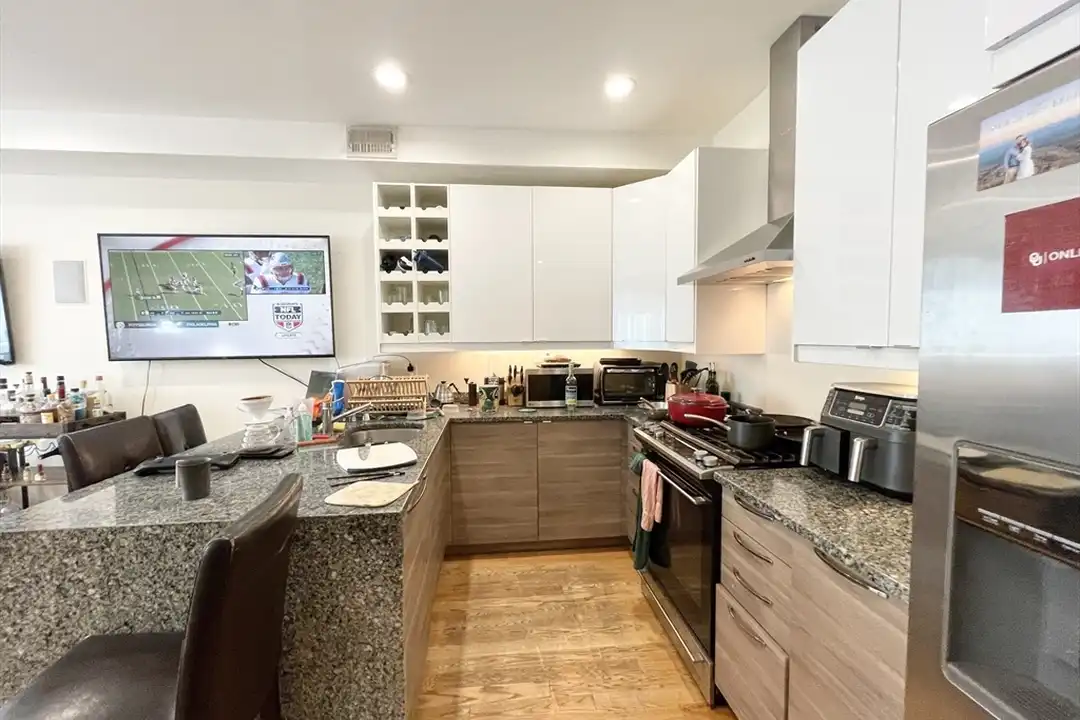 275 Dorchester St unit Street - View 2