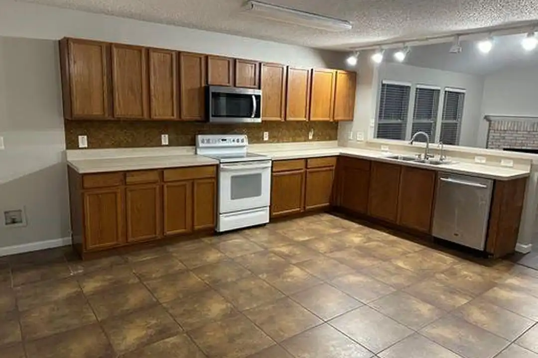 9328 Goldenview Dr - View 5