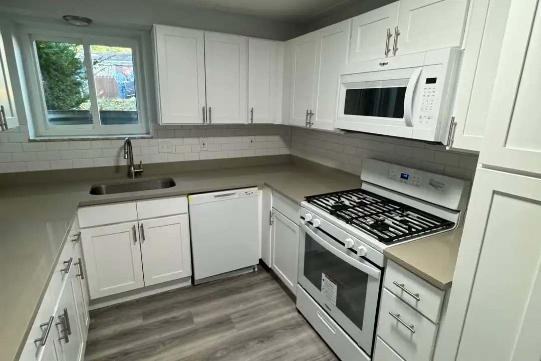 908 Erdner Ave unit 3 – photo 1 of 17