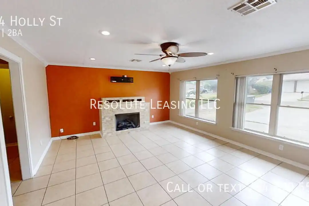 924 Holly St - View 2