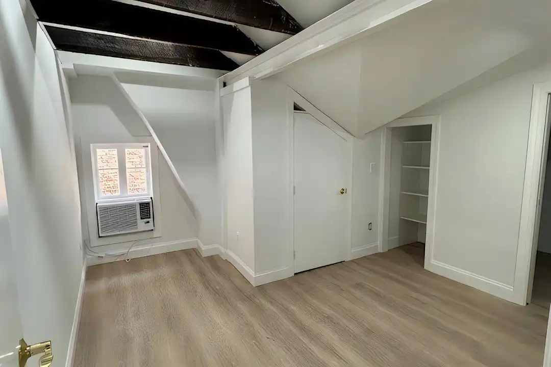 219 Hanover St unit 11 – photo 1
