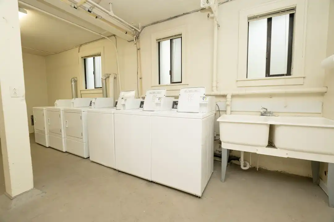 2421 NE Irving St unit 014 - View 4