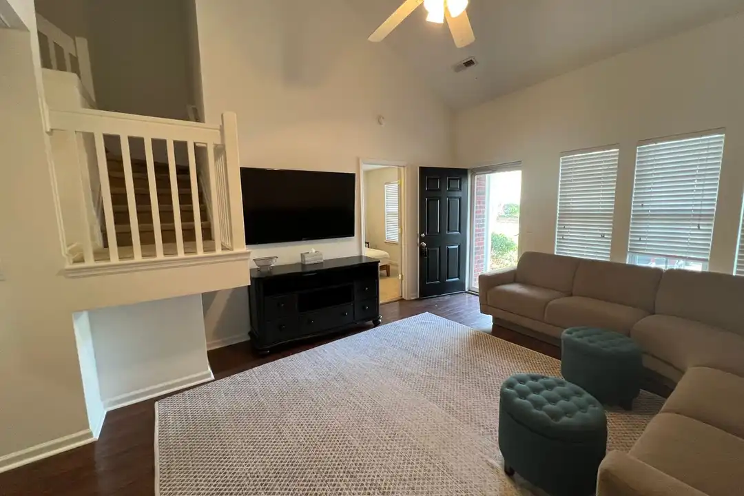 555 Tayrn Dr - View 2