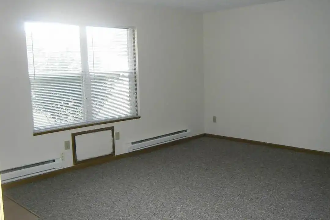 Crawford Manor Apartments – photo 1 of 11