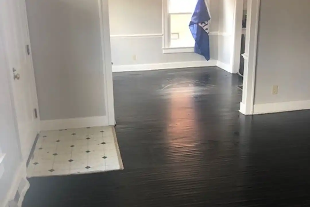 817 N Washington St - More