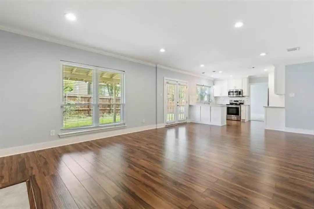 House in Grapevine - View 2