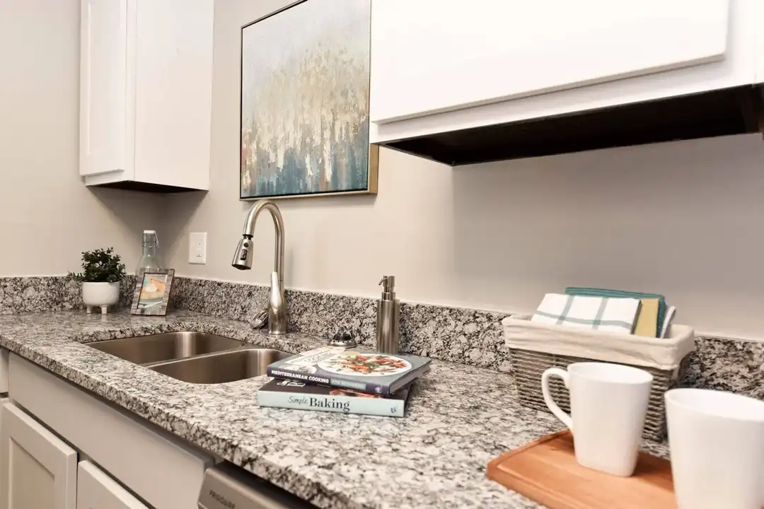 Apartment in Louisville - More