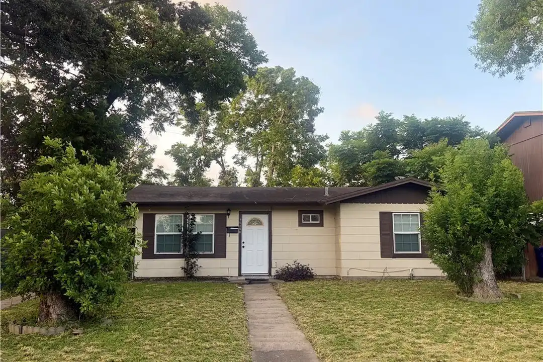 4010 Robinhood Dr – photo 1