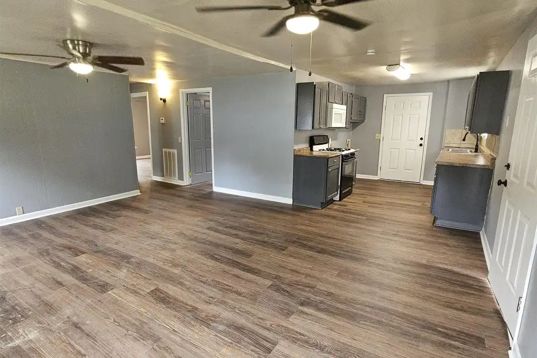 907 Denver St - View 3