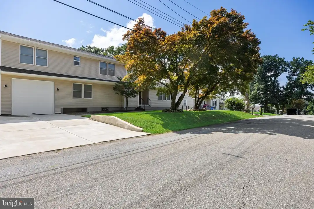 55 Shawnee Ave – photo 1 of 41