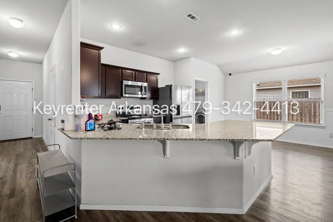 1600 Edinburgh Dr - More