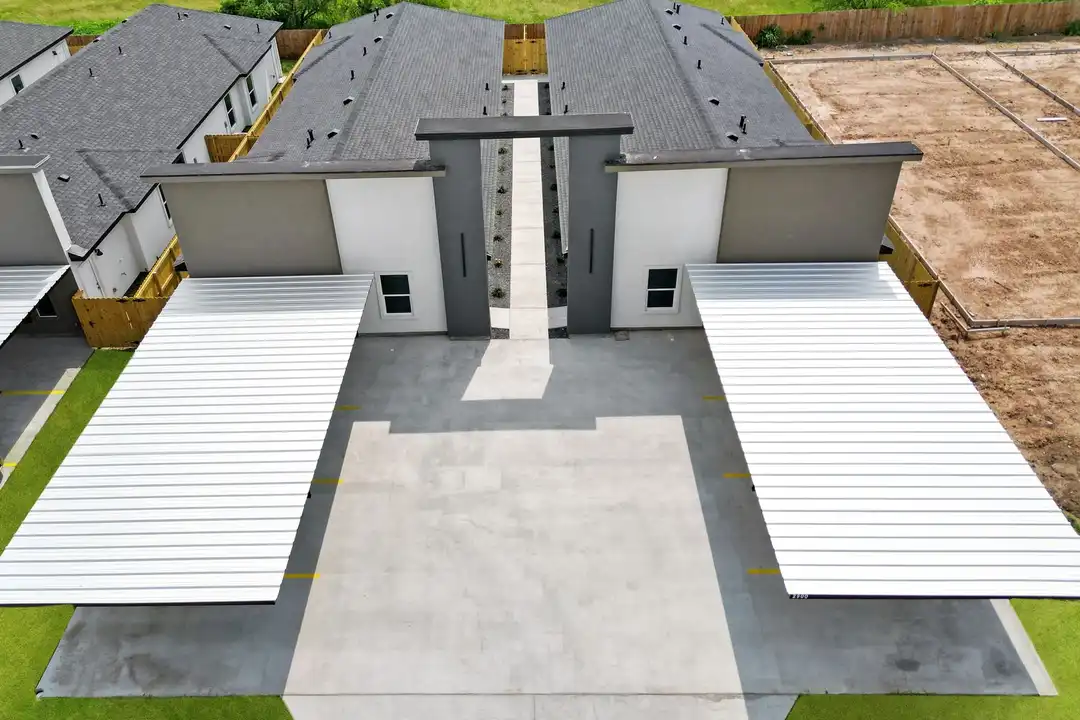 House in Edinburg - View 2