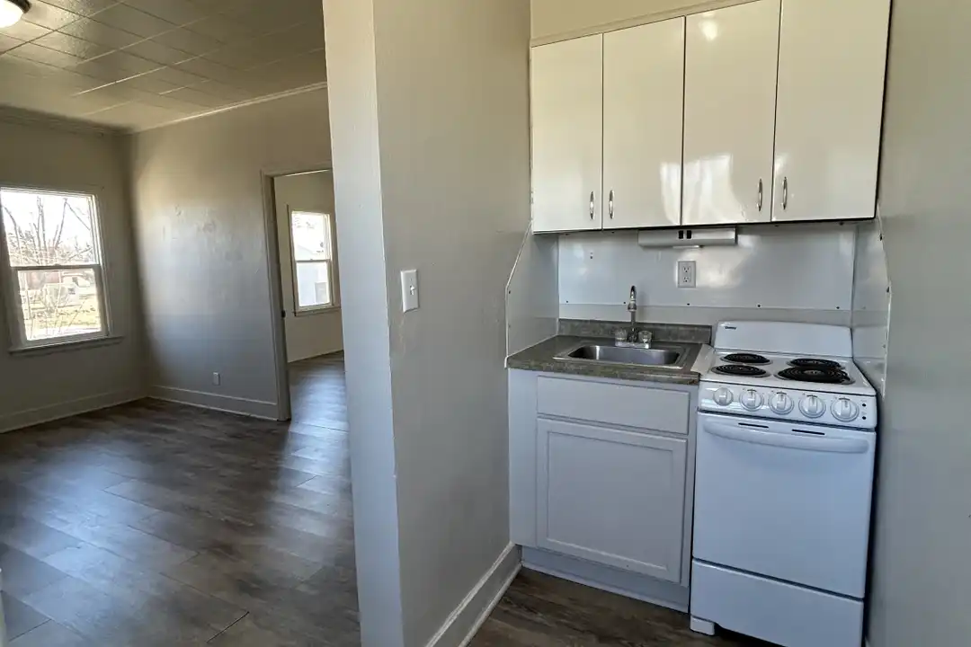 527 1st Ave E unit 5 – photo 1 of 11