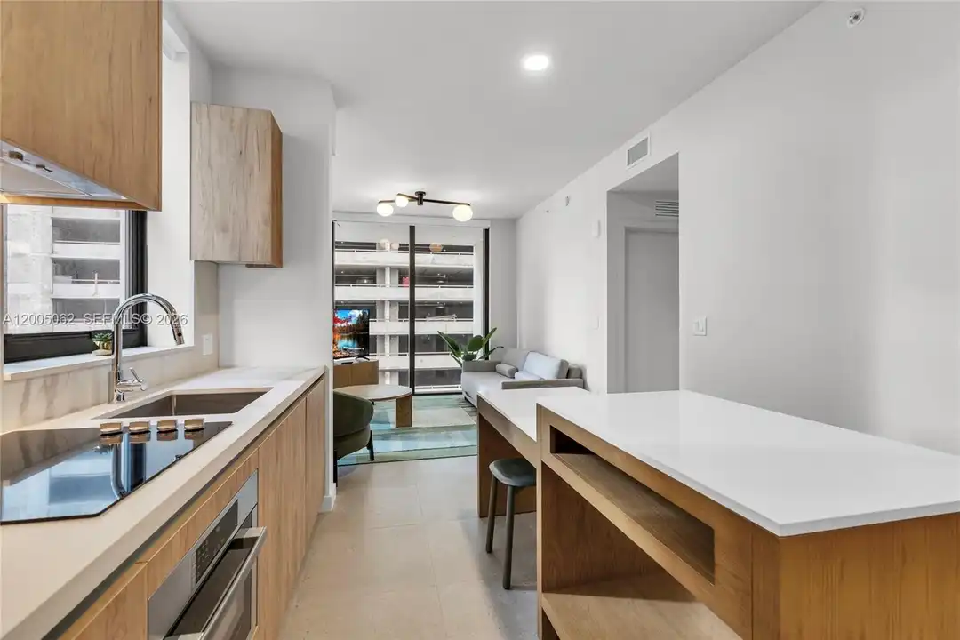 11 NE 6th St #407 – pohled 3