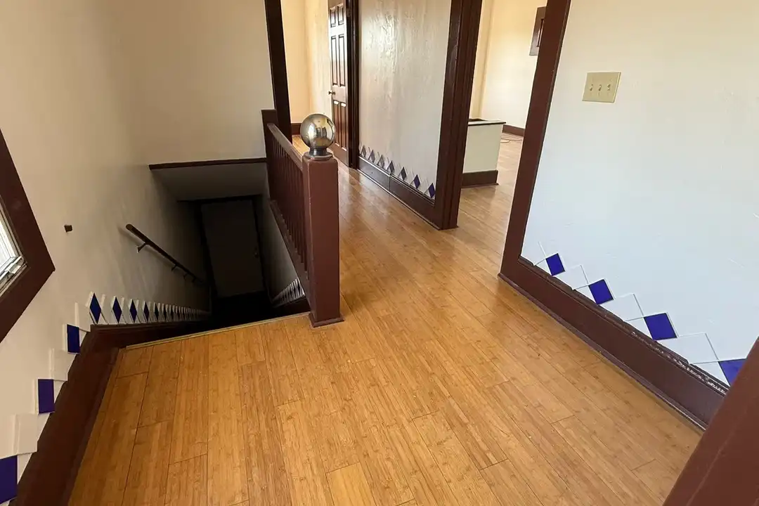 715 Pennsylvania Ave unit 2 - More