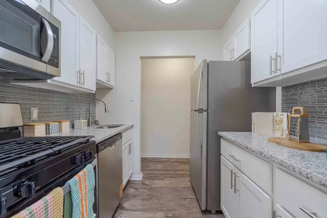 Ridgeview Apartment Homes – photo 1
