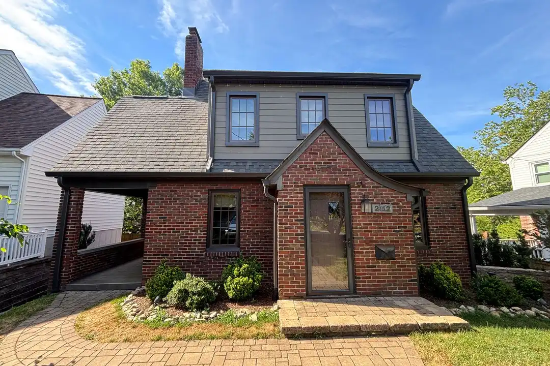 2412 Alberta Ave SW – photo 1