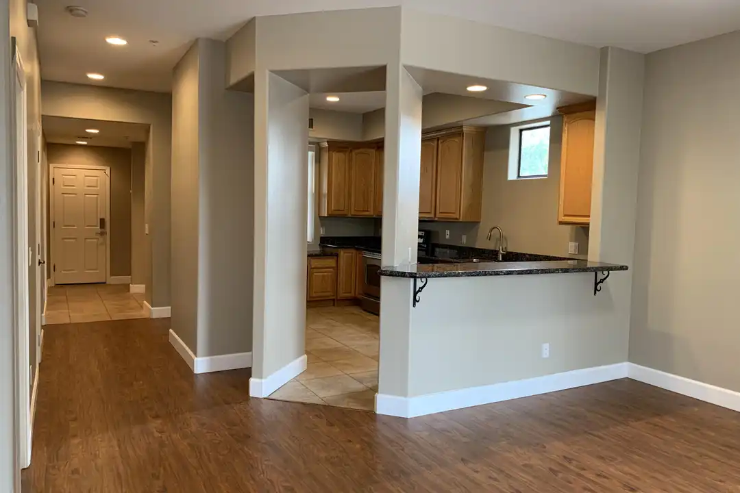 13616 N Hamilton Dr unit 102 - View 4